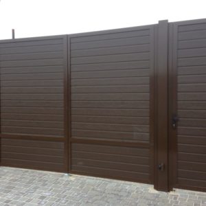 Распашные ворота 2500х3500 с отдельной калиткой из сэндвич-панелей