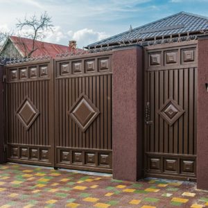 Распашные ворота 2500х3500 с отдельной калиткой и тиснением